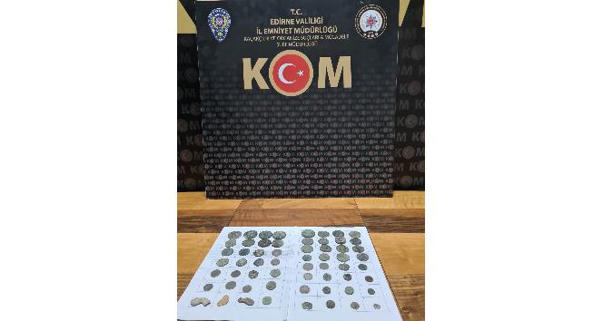 Şüphe üzerine durdurulan otomobilde tarihi sikke ele geçirildi