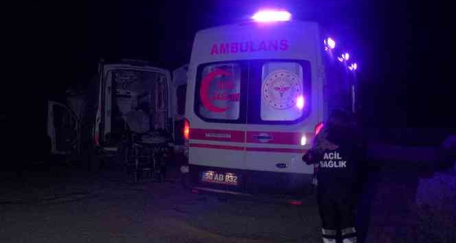 İçerisinde hasta ve sağlık personeli olan ambulansı kaçırdı