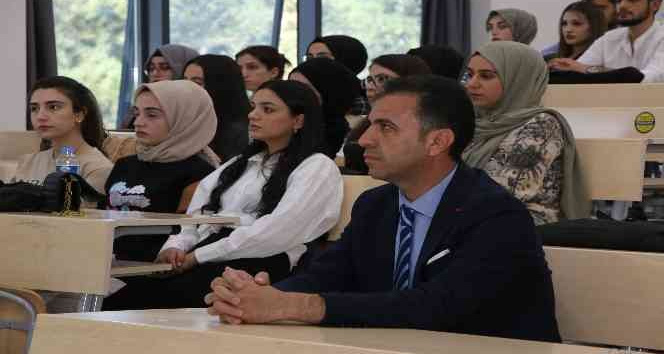 Üniversite öğrencilerine sosyal hizmet uygulamaları semineri