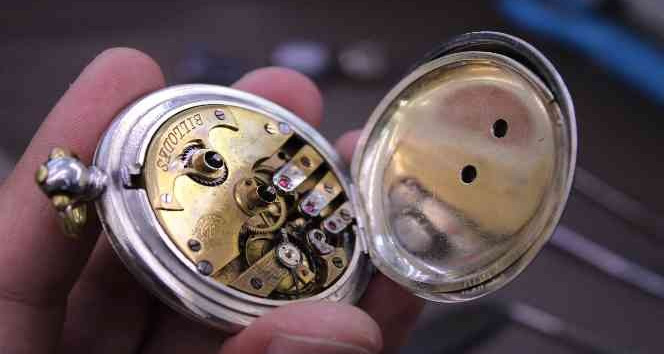 1860’lı yıllardan kalma İsviçre marka köstekli saat nostaljiseverlerin beğenisi topluyor