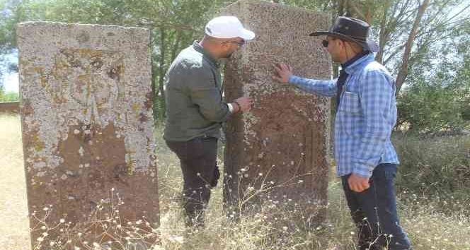 Ahlat’ta Türk büyüklerinin mezarları araştırılıyor