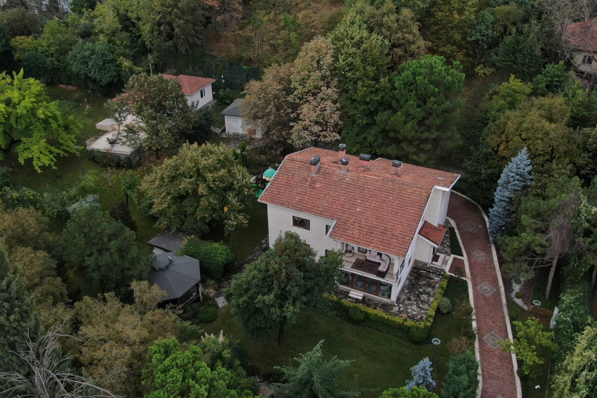 Belediye Başkanı konutunu yıkıp halka açıyor