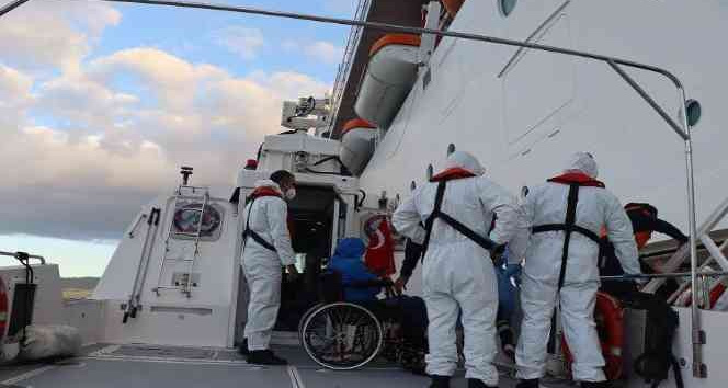 Yolcu gemisinde rahatsızlanan 2 İtalyan yolcunun tıbbi tahliyesi gerçekleştirildi