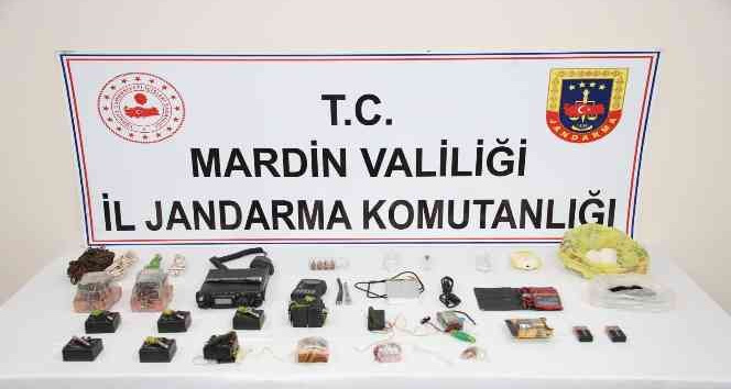 Mardin’de terör operasyonunda patlayıcı düzeneği ve malzemeler ele geçirildi
