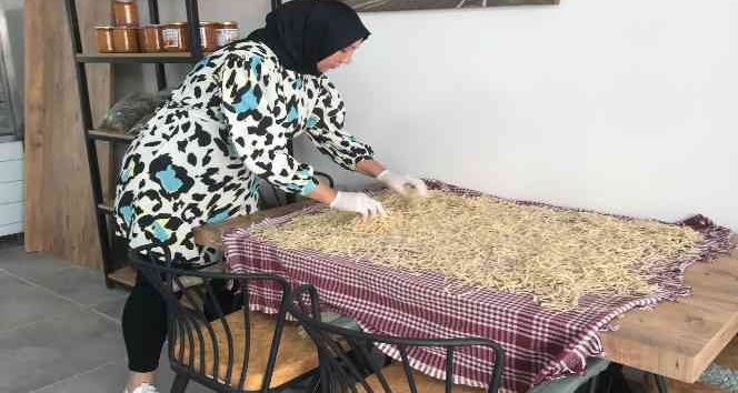 Kadınlar yazın üretip sonbahar ve kış aylarında satıyorlar