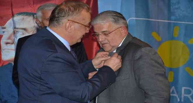 Eski Devlet Bakanı Bahattin Şeker İYİ Parti’ye geçti