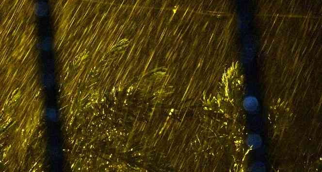 Osmaniye’de gök gürültülü sağanak yağış etkili oldu