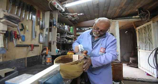 Bağlama çalmayı öğrenmeden bağlama yapmayı öğrendi