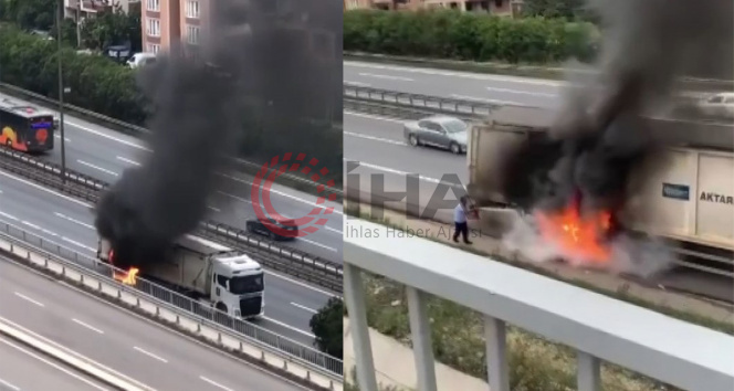 TEMde tırın dorsesi alevlere teslim oldu