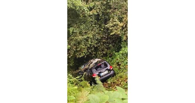 Rize’de otomobil uçuruma yuvarlandı: 1 yaralı