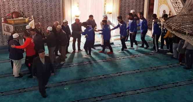 Altınovalılar sabah namazında buluştu