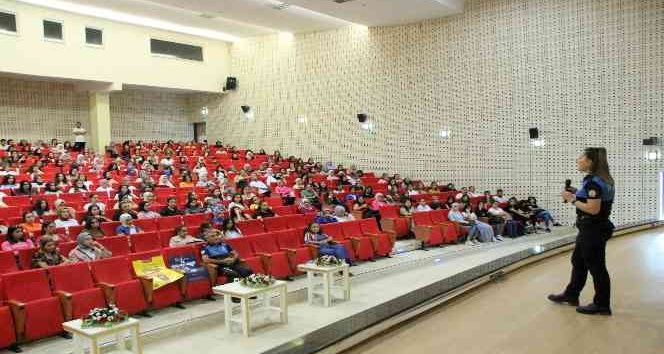 Üniversite öğrencilerine KADES uygulaması anlatıldı