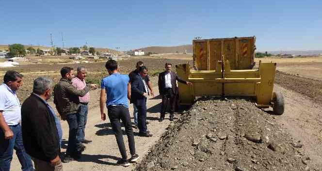 Muş’ta 210 köy yolu ve köy meydanı parke taşıyla döşeniyor