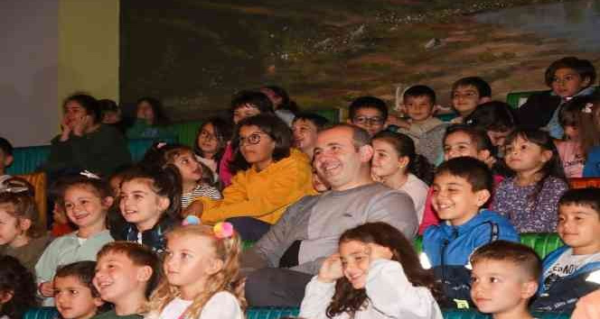 Yalova Belediyesi ‘İyiler Mutlaka Kazanır’ oyununu çocuklarla buluşturdu