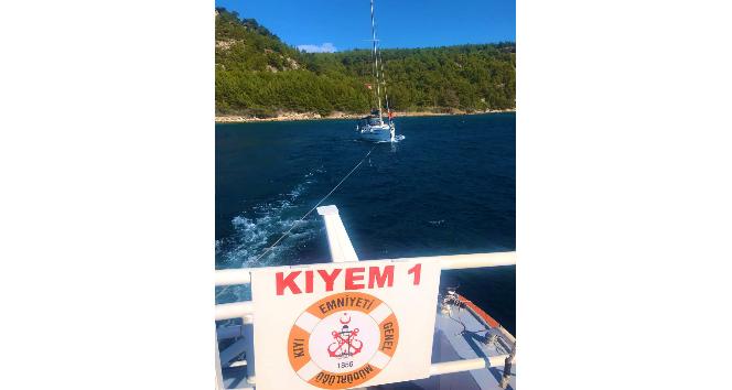 Çanakkale Boğazı’nda makine arızası yapan tekne kurtarıldı