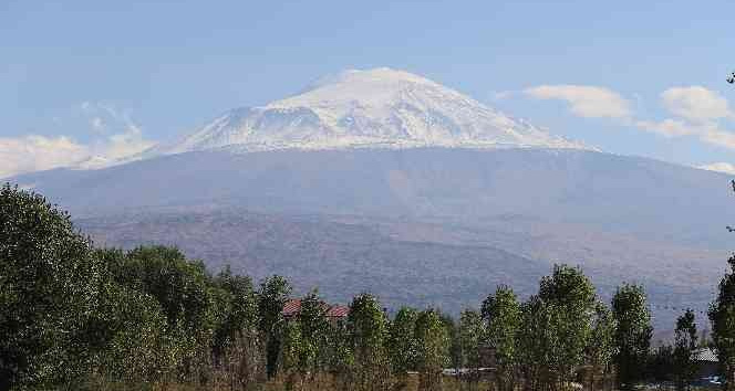 Türkiye’nin çatısına mevsimin ilk karı yağdı