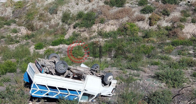 Osmaniyede kamyonet şarampole devrildi: 1 ölü, 2 yaralı