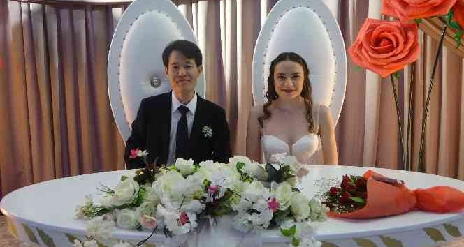 Turistlere İstanbul’u tanıtan Uşaklı genç kız, Japonya’ya gelin gitti