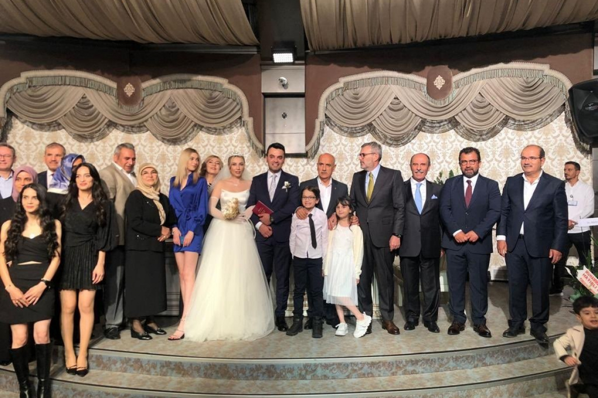 Siyaset dünyasını buluşturan düğün