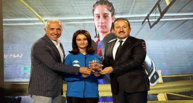 Mersin’de başarılı sporcular ve kulüpler ödüllendirildi
