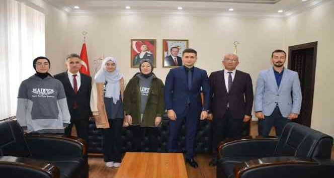 Kaymakam Kazar Serum Haber Sistemi (SeHaS) ile Türkiye 3’üncüsü olan öğrencileri kabul etti.