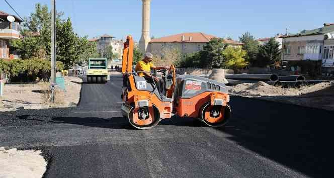 Sümer Mahallesi’nde asfalt serimi başladı