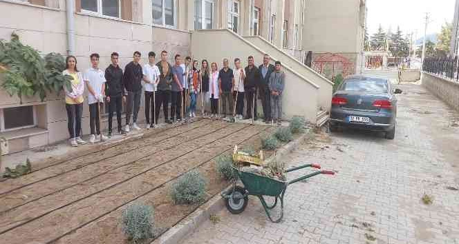 Isparta’da ilk kez tıbbi ve aromatik bitkiler uygulama ve gözlem bahçesi kuruldu