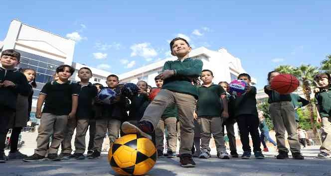 En çok atık pil toplayan öğrencilere hediye