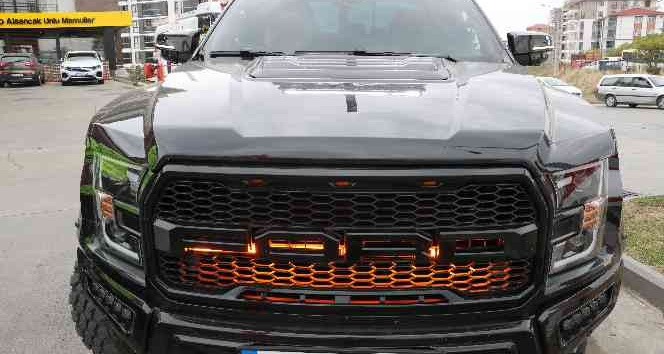 Çakarlı lüks aracın cezası ağır oldu