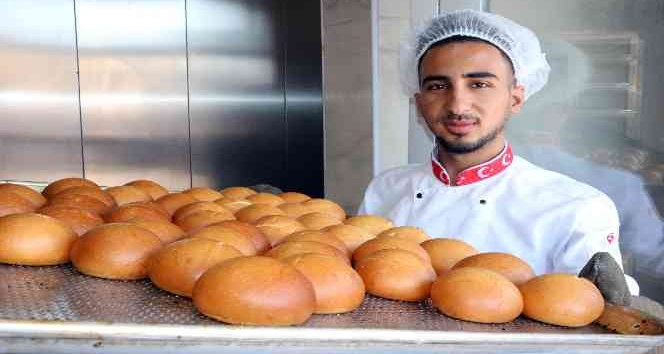 Lise öğrencileri günde 4 bin 850 adet ekmek üretiyor