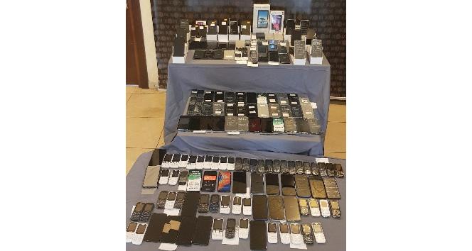 Osmaniye’de 264 adet gümrük kaçağı cep telefonu ele geçirildi
