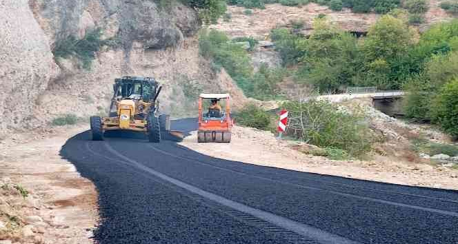 Heyelan nedeniyle kapanan köy yolu genişletildi