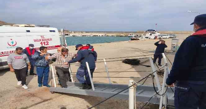 Gökçeada’da rahatsızlanan vatandaş tahliye edildi