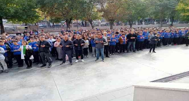 Hayatını kaybeden öğretmen ve öğrenci okulunda anıldı