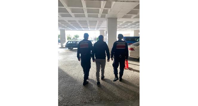 Edirne’de JASAT 15 yıl kesinleşmiş hapis cezasıyla aranan şahsı yakaladı