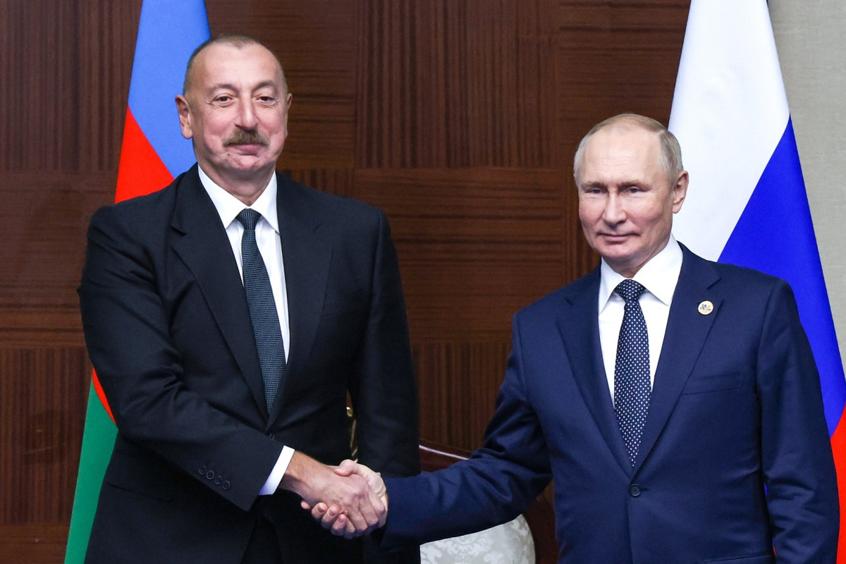 Putin ve Aliyev Astana’da bir araya geldi