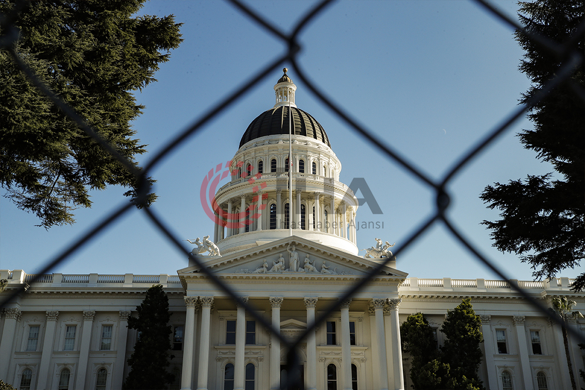 ABD Kongre Binası baskını sırasında kongre liderlerinin yaşadığı gergin anların görüntüleri ilk kez yayınlandı