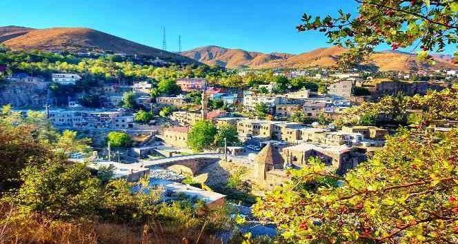Bitlis’ten sonbahar ve tarihi eser manzaraları