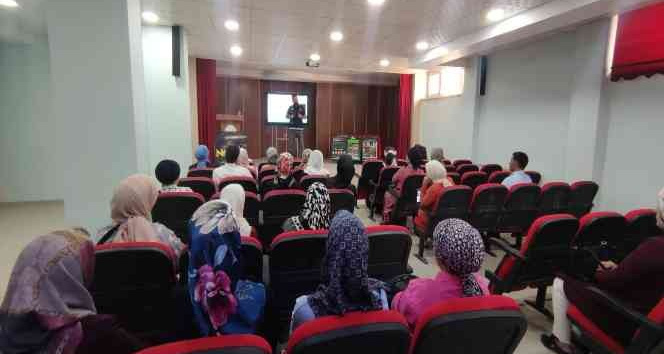 Midyat’ta kadınlara "en iyi narkotik polisi anne" eğitimi