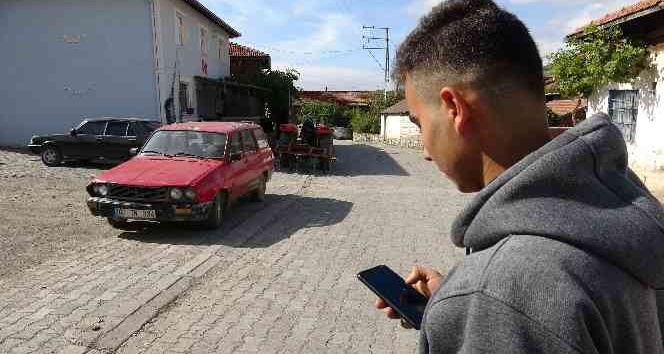 Üniversiteli genç 1983 model otomobile yaptığı yazılımla şaşırttı