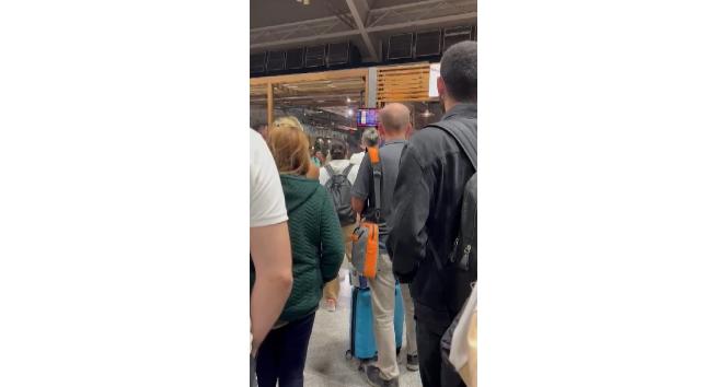 Bodrum-İstanbul uçak seferi gecikti, yolcular tepki gösterdi