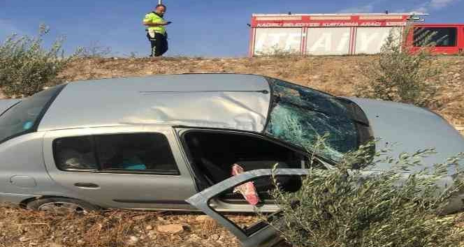 Şarampole devrilen otomobilin sürücüsü yaralandı