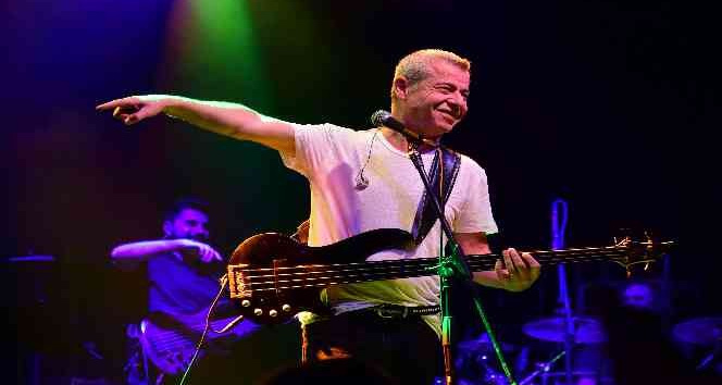 Levent Yüksel’den Bursa’da nostaljik konser