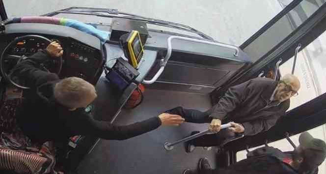 Beykoz’da İETT otobüsünde kalp krizi geçiren yolcuyu şoförün çabası da kurtaramadı