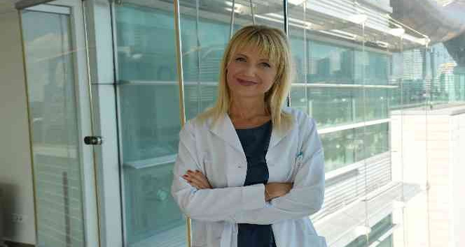 "Takma kirpikler uzun vadede gözlerde enfeksiyona neden olabilir"