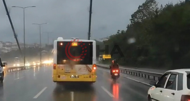 FSM Köprüsünde İETT otobüsü, motosikletliye rüzgara karşı siper oldu
