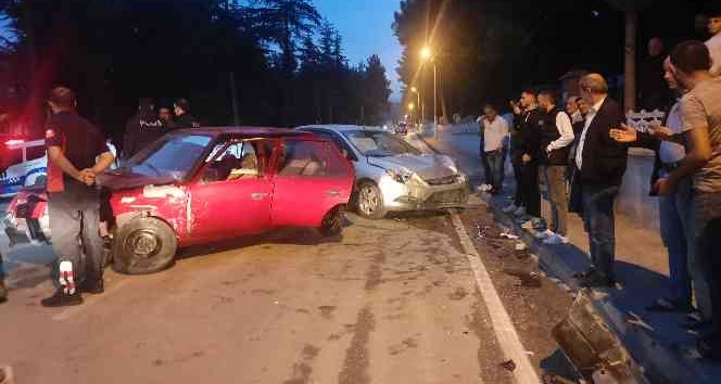 Tokat’ta iki otomobil çarpıştı: 5 yaralı