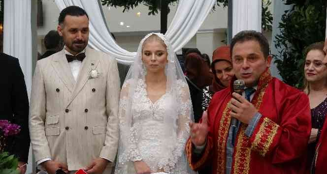 Binlerce nikah kıydı, kızının en mutlu gününde gözyaşlarına hakim olamadı