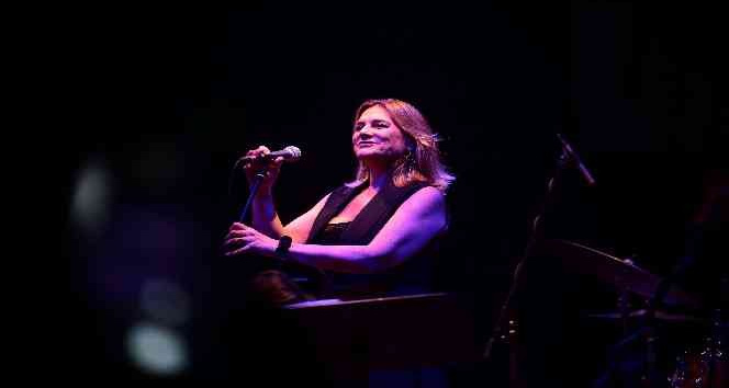 Birsen Tezer: "Kalbi temiz tutmak en büyük direniş"