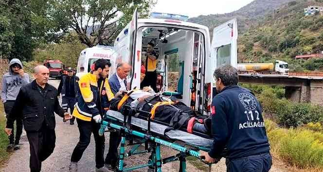 Kontrolden çıkan minibüs şarampole düştü: 2 ağır yaralı